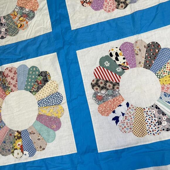 Charming Vintage Inspired Flower Quilt Top Patchwork Blanket - Picture 4 of 5